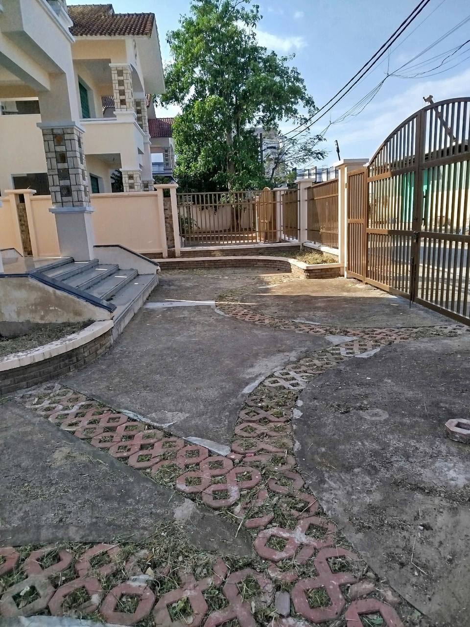 Cắt cỏ sân vườn nhà tại Sóc Trăng